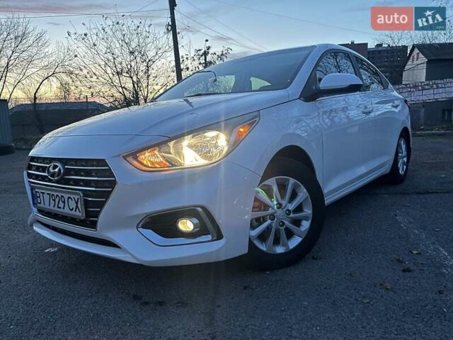 Белый Хендай Акцент, объемом двигателя 1.6 л и пробегом 55 тыс. км за 12700 $, фото 1 на Automoto.ua