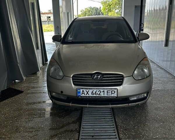 Бежевый Хендай Акцент, объемом двигателя 1.6 л и пробегом 350 тыс. км за 3800 $, фото 1 на Automoto.ua
