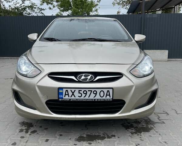 Хендай Акцент 2011 у Тернополі на Automoto.ua Бежевий Хендай Акцент, об'ємом двигуна 1.4 л та пробігом 141 тис. км за 6100 $, фото 1 на Automoto.ua
