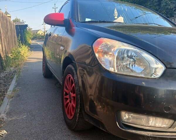 Чорний Хендай Акцент, об'ємом двигуна 1.6 л та пробігом 147 тис. км за 3500 $, фото 1 на Automoto.ua