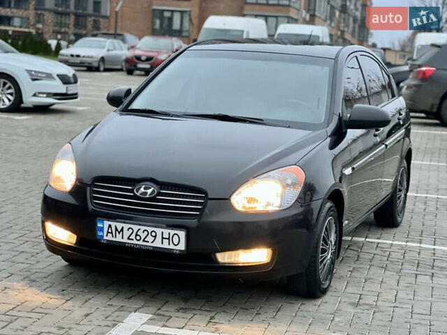 Черный Хендай Акцент, объемом двигателя 1.4 л и пробегом 221 тыс. км за 4950 $, фото 1 на Automoto.ua