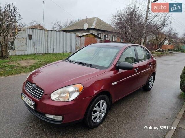 Красный Хендай Акцент, объемом двигателя 1.4 л и пробегом 237 тыс. км за 3900 $, фото 1 на Automoto.ua