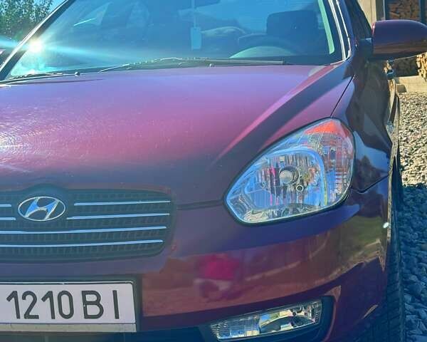 Червоний Хендай Акцент, об'ємом двигуна 1.4 л та пробігом 135 тис. км за 5200 $, фото 1 на Automoto.ua