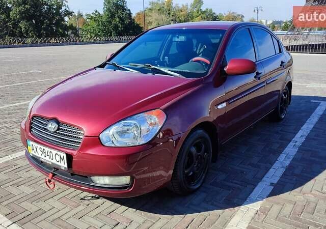 Красный Хендай Акцент, объемом двигателя 1.4 л и пробегом 325 тыс. км за 4000 $, фото 1 на Automoto.ua