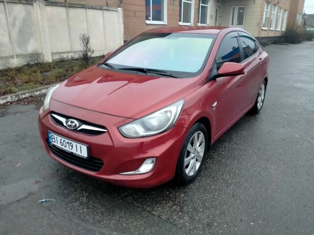 Красный Хендай Акцент, объемом двигателя 1.6 л и пробегом 220 тыс. км за 7000 $, фото 1 на Automoto.ua