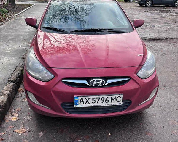 Красный Хендай Акцент, объемом двигателя 1.4 л и пробегом 133 тыс. км за 4800 $, фото 1 на Automoto.ua