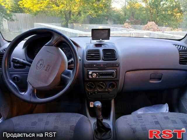 Желтый Хендай Акцент, объемом двигателя 1.5 л и пробегом 361 тыс. км за 1800 $, фото 1 на Automoto.ua