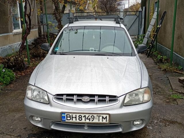 Серый Хендай Акцент, объемом двигателя 1.3 л и пробегом 440 тыс. км за 2500 $, фото 1 на Automoto.ua