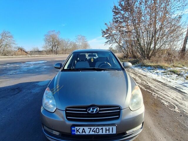 Серый Хендай Акцент, объемом двигателя 1.4 л и пробегом 261 тыс. км за 4600 $, фото 1 на Automoto.ua