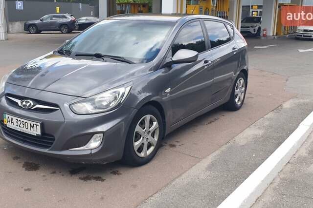Сірий Хендай Акцент, об'ємом двигуна 1.6 л та пробігом 221 тис. км за 8500 $, фото 1 на Automoto.ua