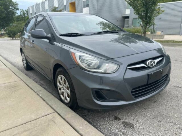 Серый Хендай Акцент, объемом двигателя 1.6 л и пробегом 85 тыс. км за 4000 $, фото 1 на Automoto.ua