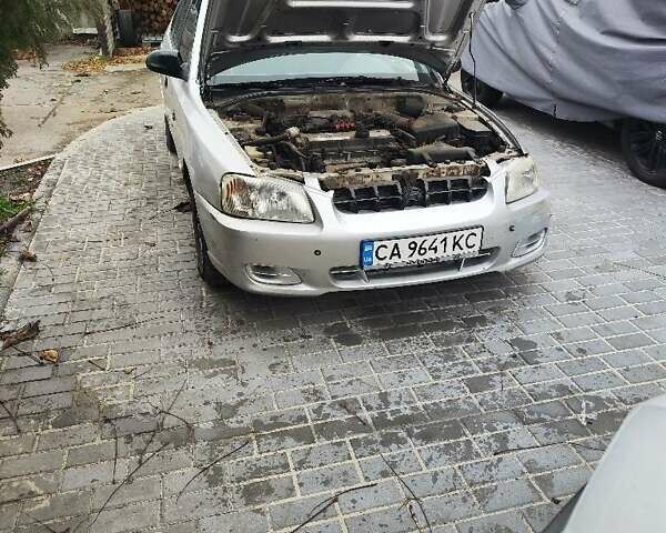 Серый Хендай Акцент, объемом двигателя 1.6 л и пробегом 480 тыс. км за 1200 $, фото 1 на Automoto.ua