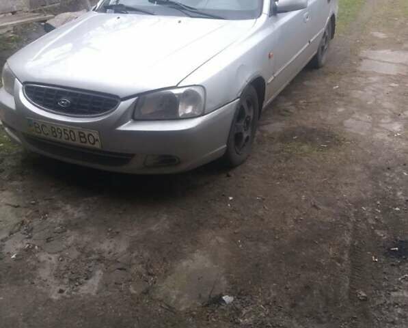 Серый Хендай Акцент, объемом двигателя 1.6 л и пробегом 330 тыс. км за 1500 $, фото 1 на Automoto.ua