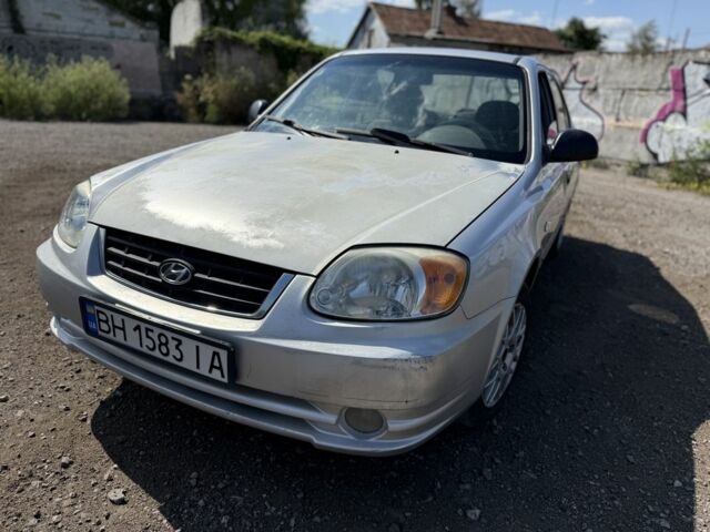 Серый Хендай Акцент, объемом двигателя 1.3 л и пробегом 229 тыс. км за 2200 $, фото 1 на Automoto.ua