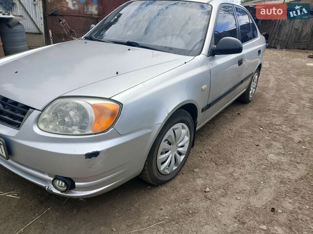 Сірий Хендай Акцент, об'ємом двигуна 1.3 л та пробігом 296 тис. км за 2100 $, фото 1 на Automoto.ua