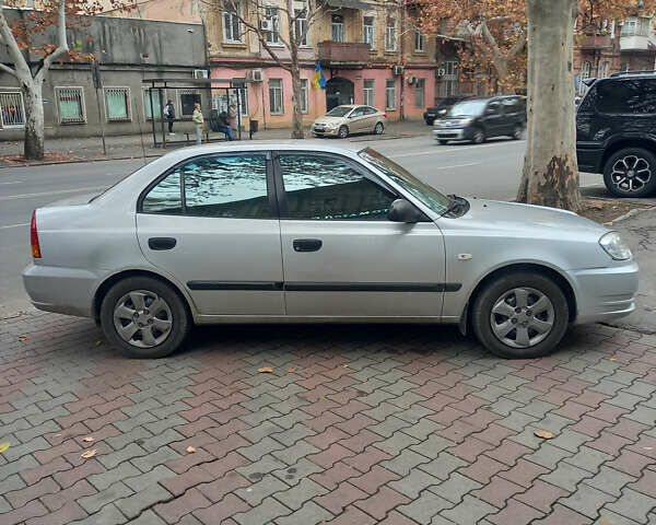 Серый Хендай Акцент, объемом двигателя 1.5 л и пробегом 170 тыс. км за 3000 $, фото 1 на Automoto.ua