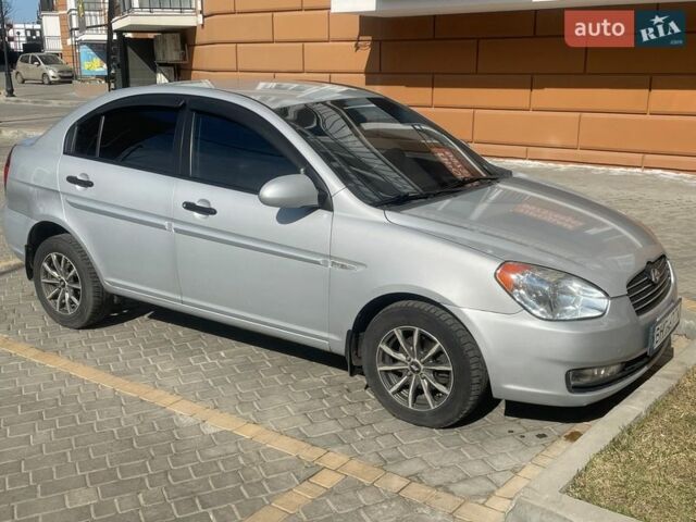 Серый Хендай Акцент, объемом двигателя 1.5 л и пробегом 196 тыс. км за 4000 $, фото 1 на Automoto.ua