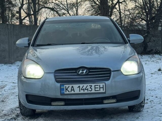 Серый Хендай Акцент, объемом двигателя 1.4 л и пробегом 315 тыс. км за 3600 $, фото 1 на Automoto.ua
