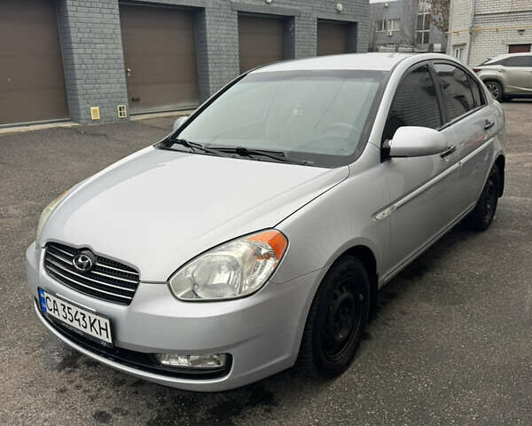 Серый Хендай Акцент, объемом двигателя 1.4 л и пробегом 165 тыс. км за 4900 $, фото 1 на Automoto.ua