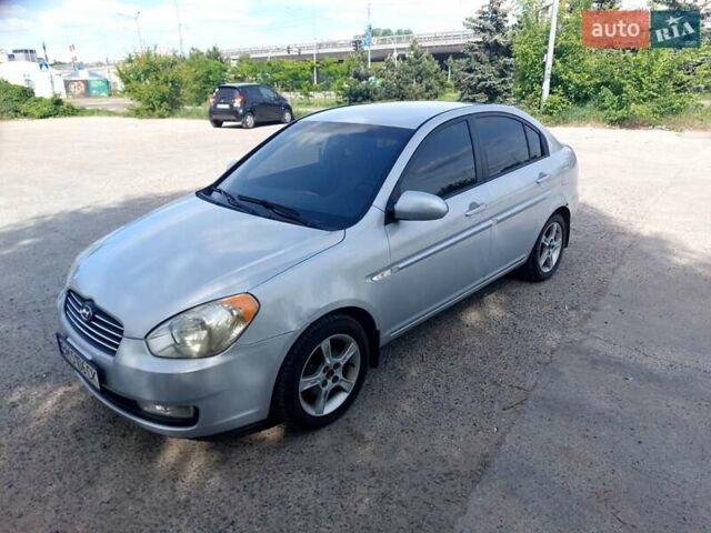 Серый Хендай Акцент, объемом двигателя 1.49 л и пробегом 197 тыс. км за 5500 $, фото 1 на Automoto.ua