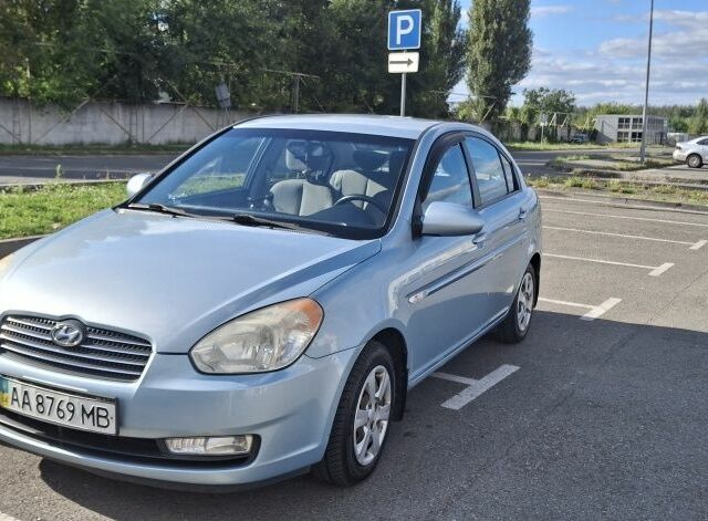 Серый Хендай Акцент, объемом двигателя 1.6 л и пробегом 144 тыс. км за 5700 $, фото 1 на Automoto.ua