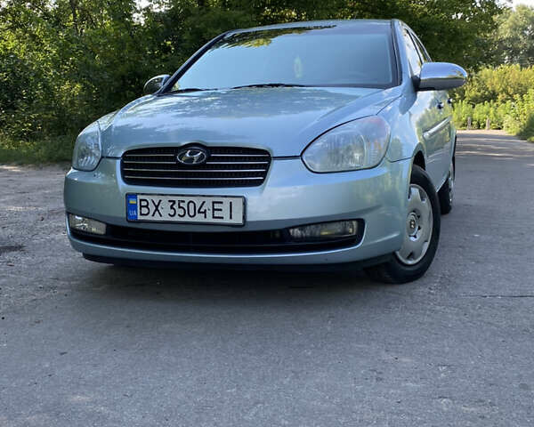 Серый Хендай Акцент, объемом двигателя 1.4 л и пробегом 220 тыс. км за 4000 $, фото 1 на Automoto.ua