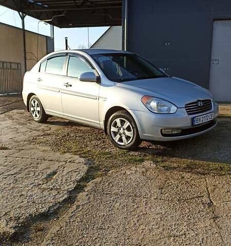 Серый Хендай Акцент, объемом двигателя 1.4 л и пробегом 228 тыс. км за 4400 $, фото 1 на Automoto.ua