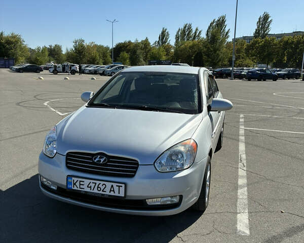 Серый Хендай Акцент, объемом двигателя 1.4 л и пробегом 160 тыс. км за 4000 $, фото 1 на Automoto.ua