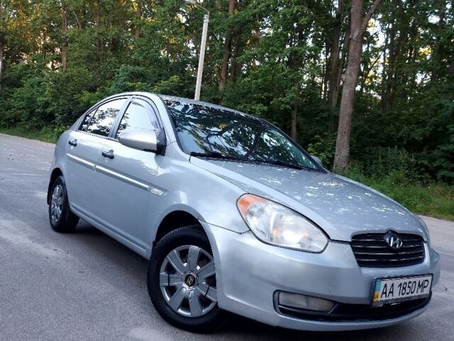 Серый Хендай Акцент, объемом двигателя 1.4 л и пробегом 192 тыс. км за 3950 $, фото 1 на Automoto.ua
