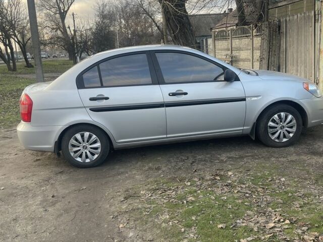 Серый Хендай Акцент, объемом двигателя 1.4 л и пробегом 168 тыс. км за 5000 $, фото 1 на Automoto.ua