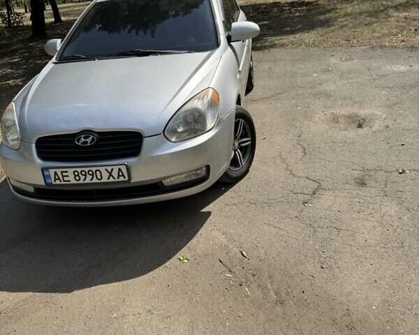 Серый Хендай Акцент, объемом двигателя 1.4 л и пробегом 450 тыс. км за 4800 $, фото 1 на Automoto.ua