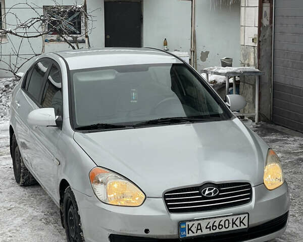 Серый Хендай Акцент, объемом двигателя 1.6 л и пробегом 400 тыс. км за 3700 $, фото 1 на Automoto.ua