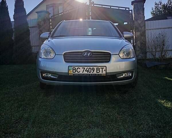 Сірий Хендай Акцент, об'ємом двигуна 1.4 л та пробігом 73 тис. км за 5995 $, фото 1 на Automoto.ua