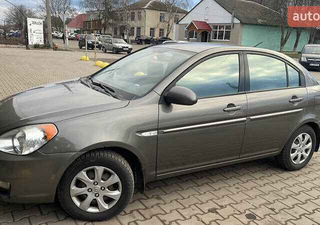 Серый Хендай Акцент, объемом двигателя 1.6 л и пробегом 180 тыс. км за 4300 $, фото 1 на Automoto.ua