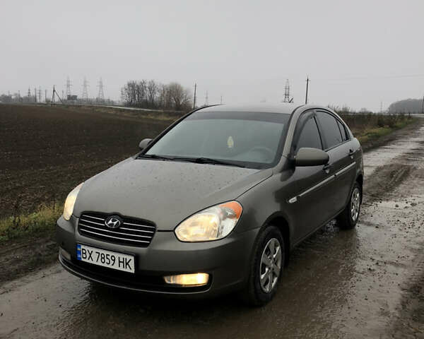 Серый Хендай Акцент, объемом двигателя 1.4 л и пробегом 186 тыс. км за 4800 $, фото 1 на Automoto.ua