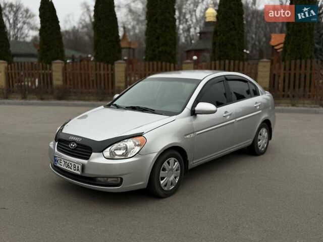 Серый Хендай Акцент, объемом двигателя 1.6 л и пробегом 251 тыс. км за 4750 $, фото 1 на Automoto.ua