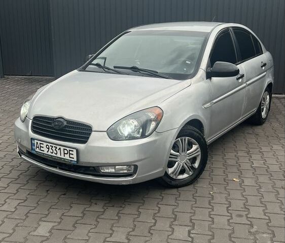 Серый Хендай Акцент, объемом двигателя 1.4 л и пробегом 269 тыс. км за 3500 $, фото 1 на Automoto.ua