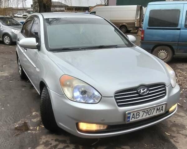 Серый Хендай Акцент, объемом двигателя 1.4 л и пробегом 235 тыс. км за 4250 $, фото 1 на Automoto.ua