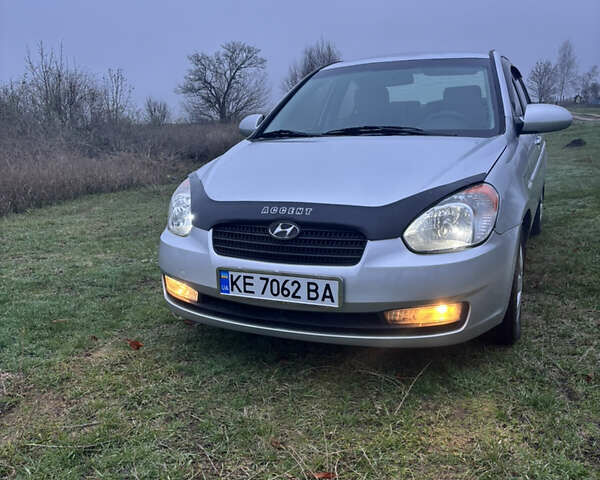 Серый Хендай Акцент, объемом двигателя 1.6 л и пробегом 251 тыс. км за 4799 $, фото 1 на Automoto.ua