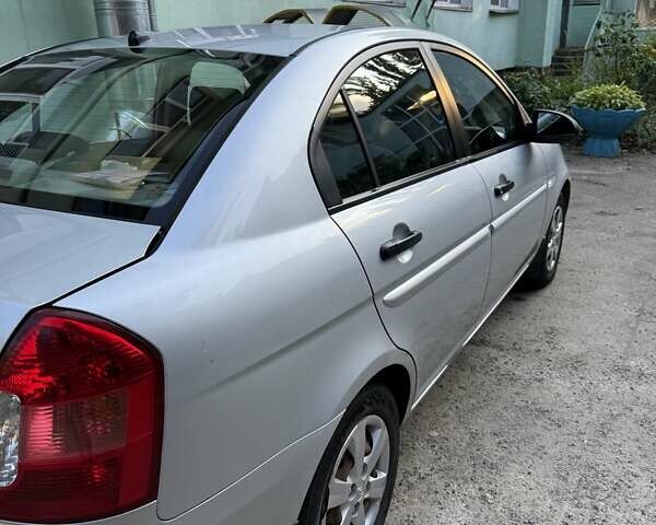 Сірий Хендай Акцент, об'ємом двигуна 1.4 л та пробігом 186 тис. км за 5100 $, фото 1 на Automoto.ua