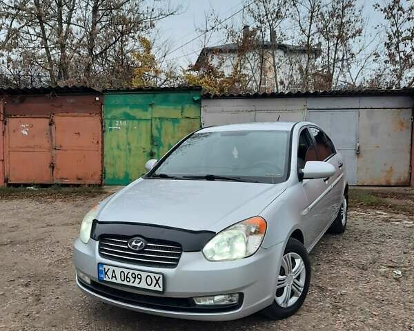 Серый Хендай Акцент, объемом двигателя 1.4 л и пробегом 306 тыс. км за 3950 $, фото 1 на Automoto.ua