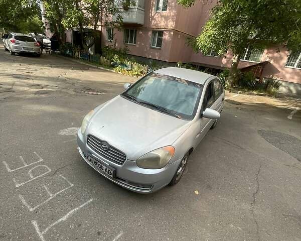 Серый Хендай Акцент, объемом двигателя 1.49 л и пробегом 143 тыс. км за 4000 $, фото 1 на Automoto.ua