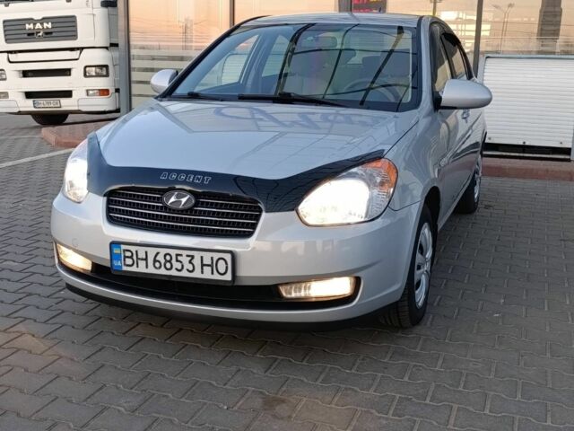 Серый Хендай Акцент, объемом двигателя 1.6 л и пробегом 185 тыс. км за 5300 $, фото 1 на Automoto.ua