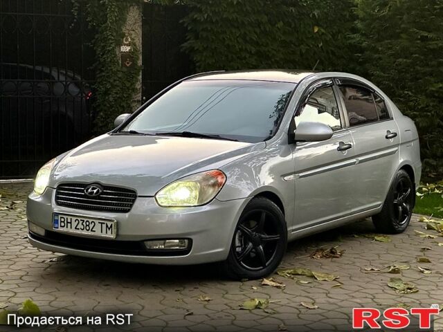 Серый Хендай Акцент, объемом двигателя 1.4 л и пробегом 200 тыс. км за 4900 $, фото 1 на Automoto.ua