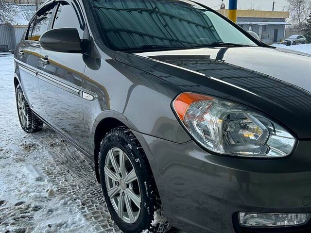 Сірий Хендай Акцент, об'ємом двигуна 1.6 л та пробігом 100 тис. км за 6000 $, фото 1 на Automoto.ua