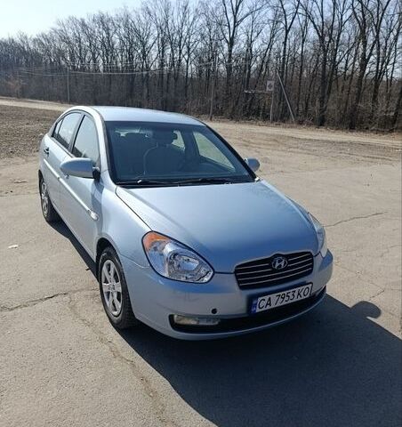 Серый Хендай Акцент, объемом двигателя 1.4 л и пробегом 212 тыс. км за 5000 $, фото 1 на Automoto.ua