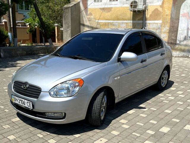 Серый Хендай Акцент, объемом двигателя 1.4 л и пробегом 219 тыс. км за 5800 $, фото 1 на Automoto.ua