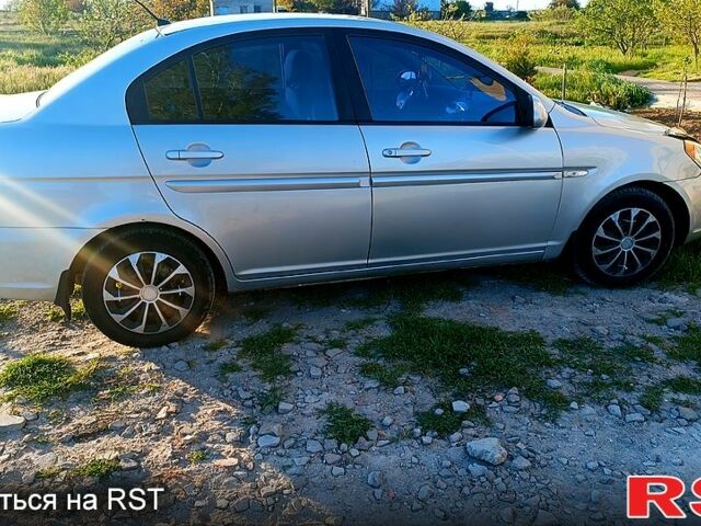 Сірий Хендай Акцент, об'ємом двигуна 1.6 л та пробігом 250 тис. км за 5000 $, фото 1 на Automoto.ua