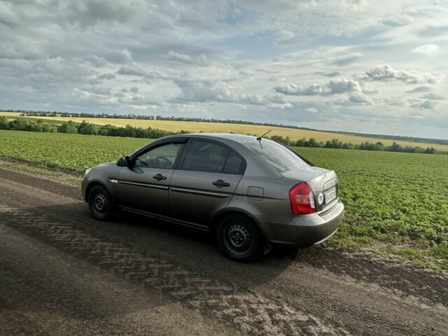Сірий Хендай Акцент, об'ємом двигуна 1.4 л та пробігом 250 тис. км за 5400 $, фото 1 на Automoto.ua