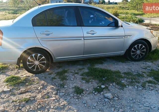 Сірий Хендай Акцент, об'ємом двигуна 1.6 л та пробігом 250 тис. км за 5000 $, фото 1 на Automoto.ua